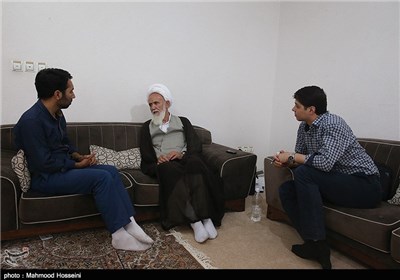 هاشمی انصاف را در نقد رعایت کند