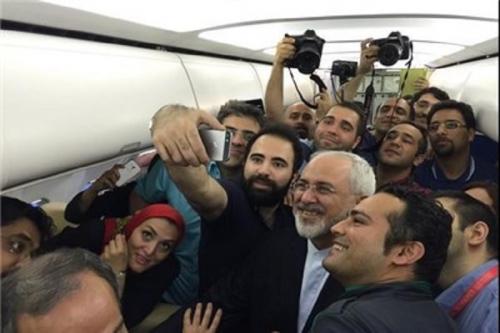 ظریف و تیم مذاکره کننده وارد تهران شدند