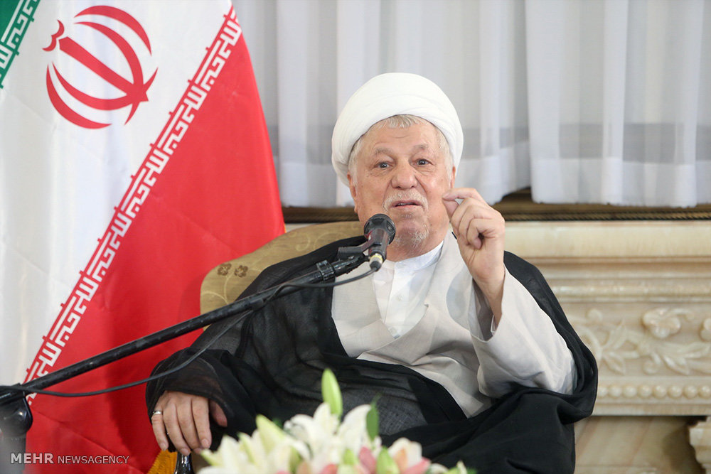 هیچ کس در دانشگاه آزاد حق یا سهمی ندارد
