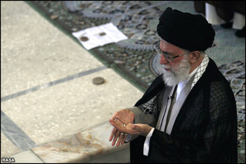 نماز عید سعید فطر به‌ امامت امام خامنه‌ای اقامه شد