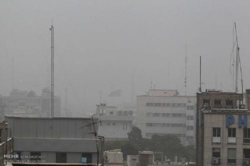 وزش باد شدید در تهران/گرد و خاک در پایتخت ادامه دارد