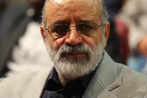 خانه‌نشینم کرده‌اند