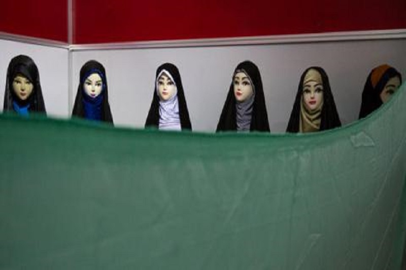 ترویج حجاب در کودکی مخالف اسلام است/ حقوق کودکان در ایران رعایت نمی‌شود!