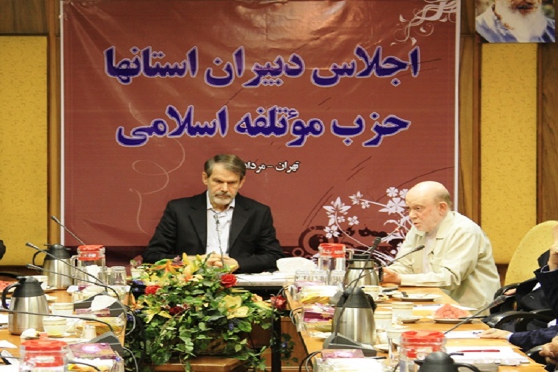 رقابت در بین اصولگرایان باعث پیروزی رقیب می شود