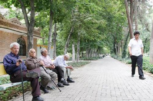 درمان بازنشستگان فولاد از حقوق آنها واجب‌تر است/ عدم پرداخت بدهی دولت به صندوق فولاد