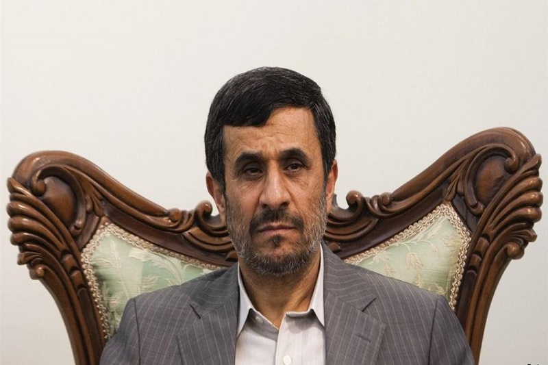 احمدی‌ نژاد وارد می‌شود