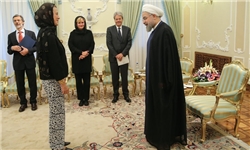 پوشش عجیب زن ایتالیایی در دیدار با روحانی+تصاویر