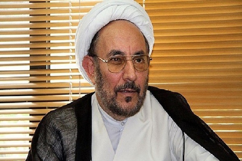 انحراف احمدی‌نژاد دستاویز حمله دستیار روحانی به شعارهای انقلاب