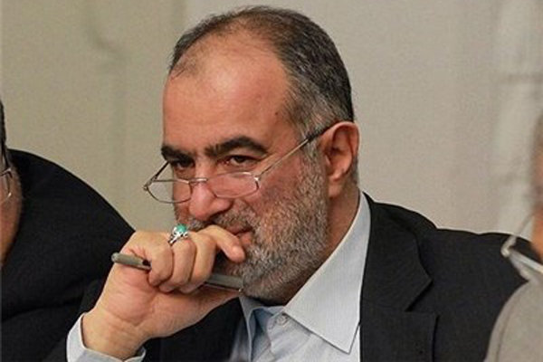 تذکر به رسانه‌ها، نه عجیب است نه جدید