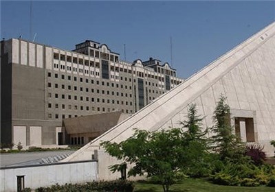 جمعی از معلمان حق‌التدریس و پیش دبستانی مقابل مجلس تجمع کردند 
