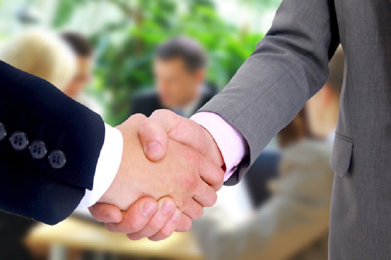 تجار دلواپس حضور خارجیها/ دولت بخش خصوصی را دور میزند