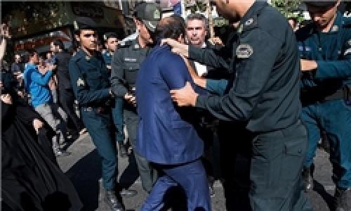 نیروی انتظامی تعدادی از معترضان به بازگشایی سفارت انگلیس را بازداشت کرد
